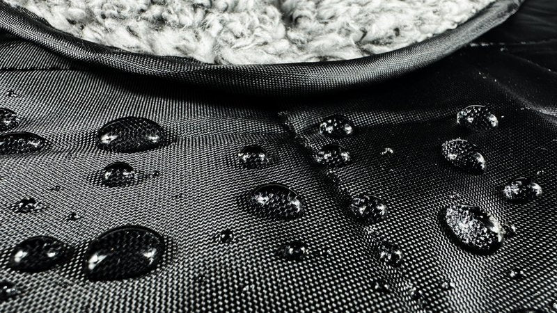 DOWN UNDER OUTDOORS Large Waterproof Windproof Extra Thick 340 GSM Quilted Sherpa Fleece Stadium Blanket, Machine Washable Camping Picnic & Outdoor, Beach, Dog, 82 x 55 (Black/Heather Grey)