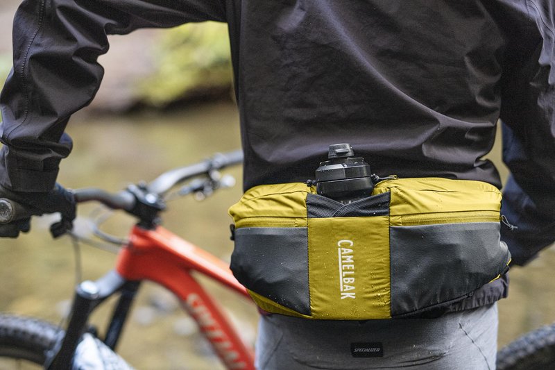 CamelBak Podium Flow 4 Hydration Belt 21oz, Gunmetal