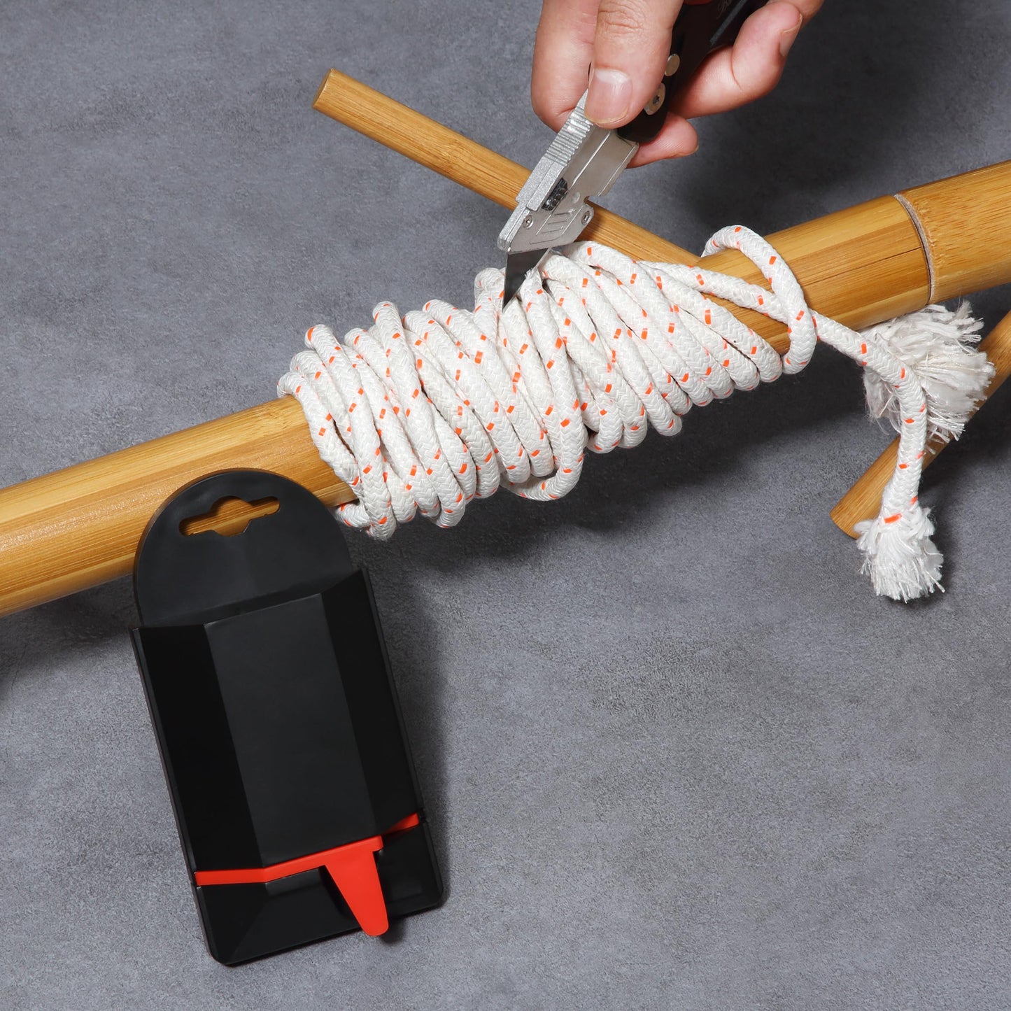 Bates- Utility Knife Blades with Dispenser, 100 Pack, Carbon Steel, Black, Box Cutter Blades, Utility Razor Blades Utility Knife