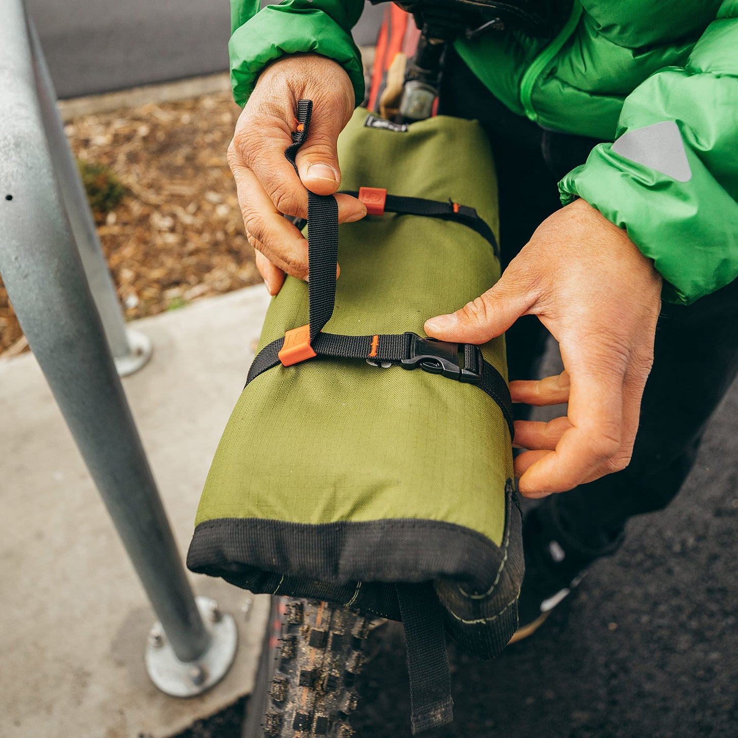 GEAR AID Utility Straps with Side-Release Buckle, Secure and Compress Camping, Biking, Hunting, Boating Gear, 1" Width, 40" Length