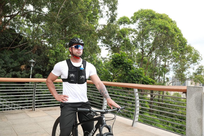 REVALI Running Vest, USA Original Patent, Zip Reflective Running Vests with 500ml Hydration Bottle, Adjustable Waistband & Breathable Material, Chest Pack Gear Phone Holder for Men & Women