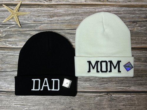 Enodtter Dad Mom Beanies for Couples, Black & White Matching Skullies Hats Set, Winter Warm Knit Knitted Hats, Gifts for Anniversary