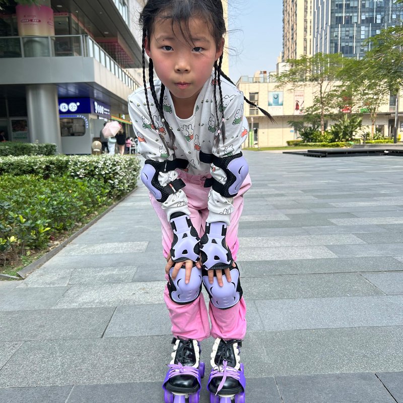 Roller Skates for Girl Boy,Quad Rollerskate for Little Kid Age 2-5, Adjustable Size from 6C-12C,Retractable Skates for Beginning with Knee,Hand Protection, Birthday Gift Indoor Outdoor Sport