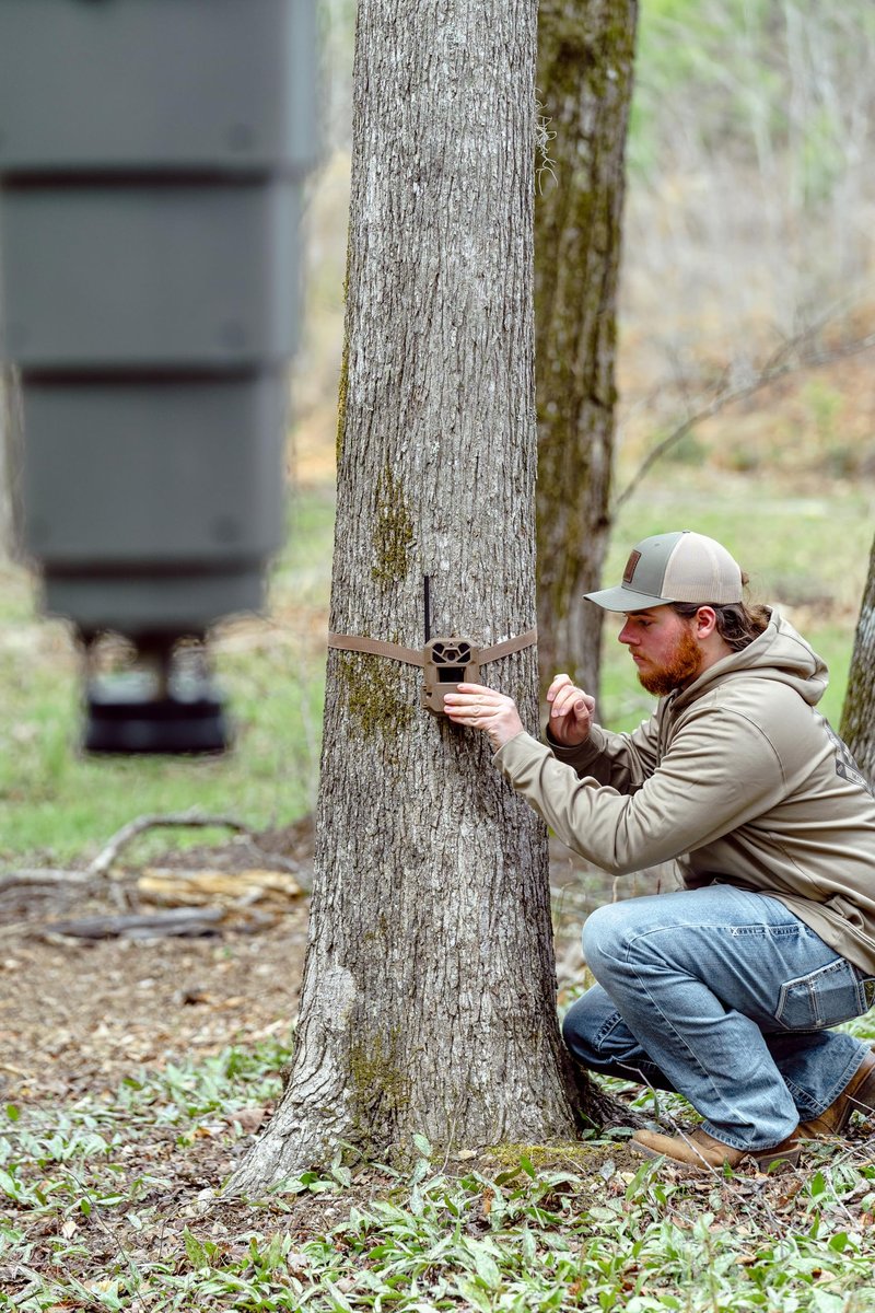 Moultrie All-in-One 30 Lb Hanging Deer Feeder - Moultrie Connect Bluetooth, Pairs with Edge 3, Collapsible Pack-Down Design, MFG-15100