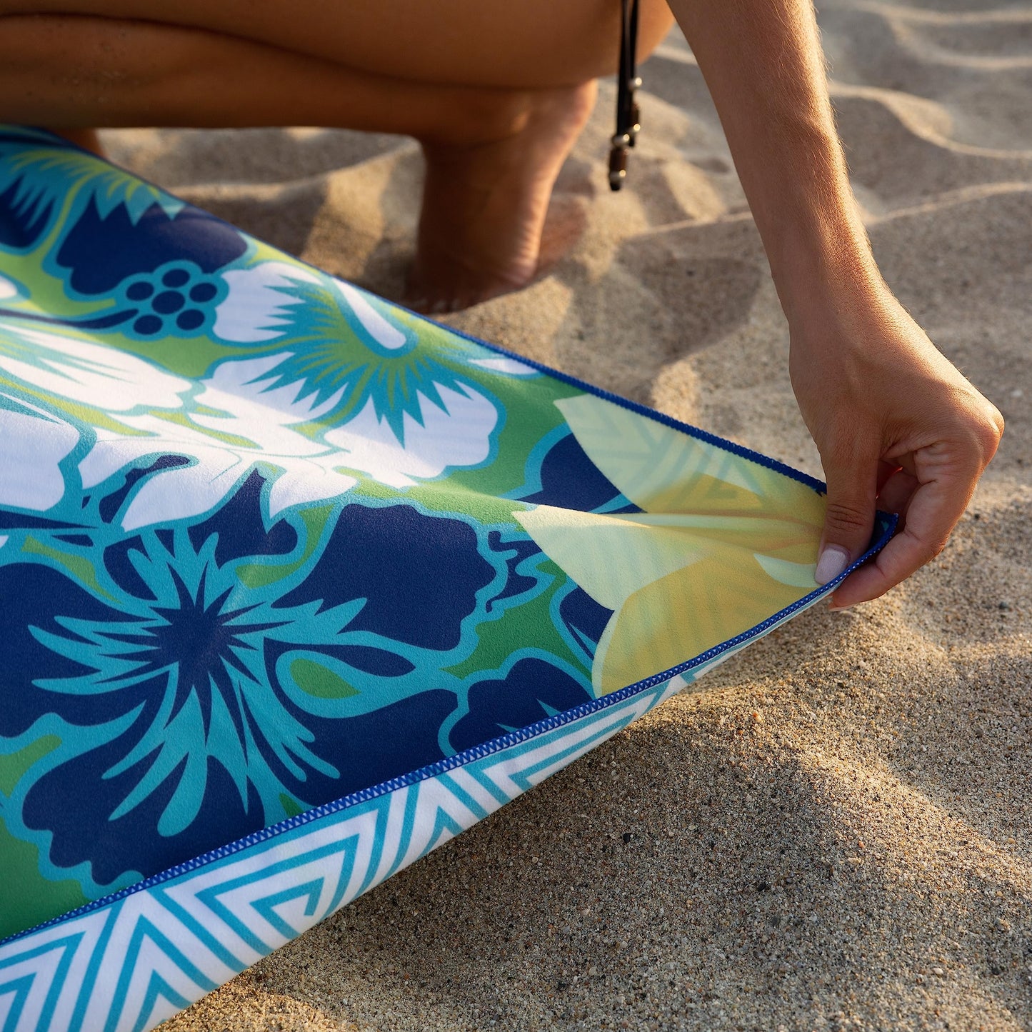Elite Trend Microfiber Beach Towel for Adults with Bag - Extra Large 78x35 inch Lightweight Sand Free Quick Dry Towel for Travel, Swimming, Yoga, Camping