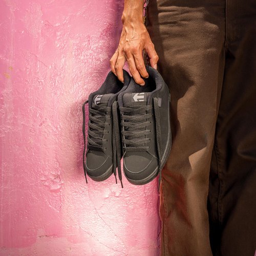 Etnies Kingpin - Classic Skate Heritage Fashion Style with on-Trend Puffy Look, Reinforced Cupsole - Black/Black - 10