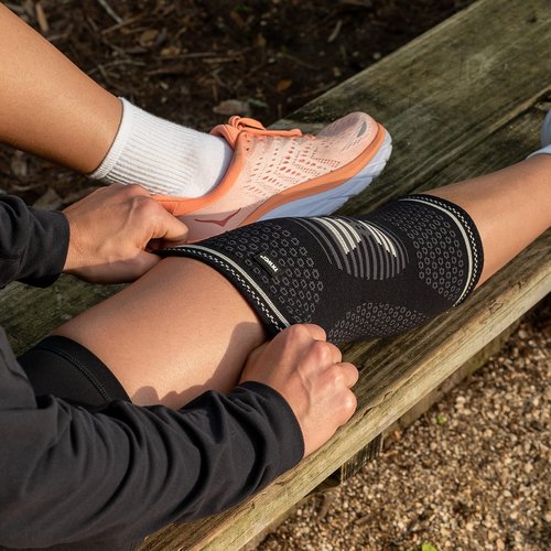 TKWC Knee Brace Compression Sleeve for Men Women, Knee Support for running, weightlifting, BasketBall, Knee Pads for Meniscus Tear, ACL, Arthritis and Knee Pain Relief (Medium)