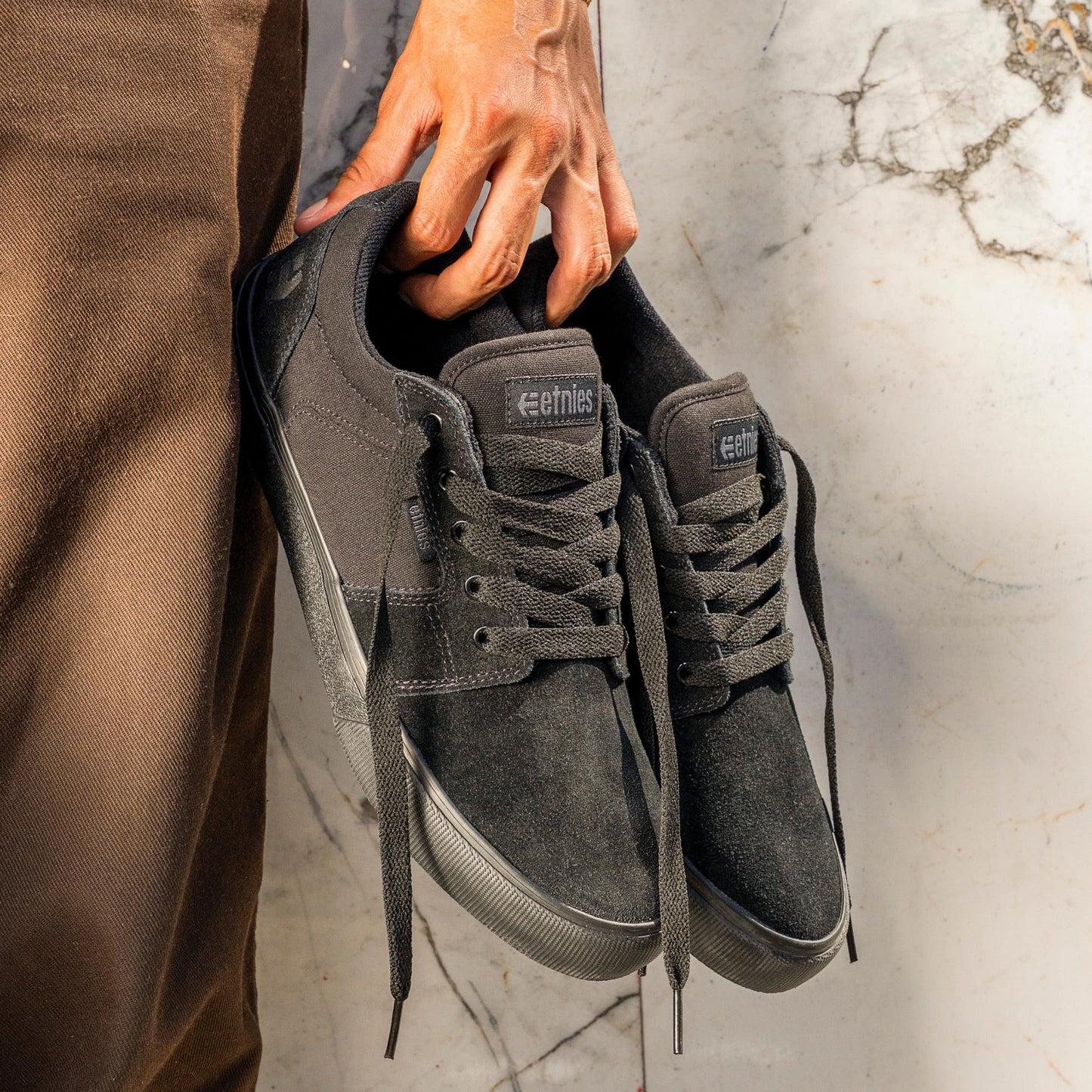 Etnies Barge LS – Classic Skate Look, Slim Vulcanized Silhoutte, Hefty Armored Collar, Reinforced Vulc - Black/Black/Black - 10.5