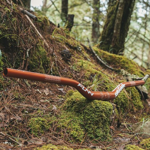 Funn Upturn High-Rise Mountain Bike Handlebar with Bar Clamp 31.8mm and Width 785mm, Durable and Lightweight Alloy Riser Handlebar for MTB and BMX Bike, Rise 75mm MTB Handlebar (Red)