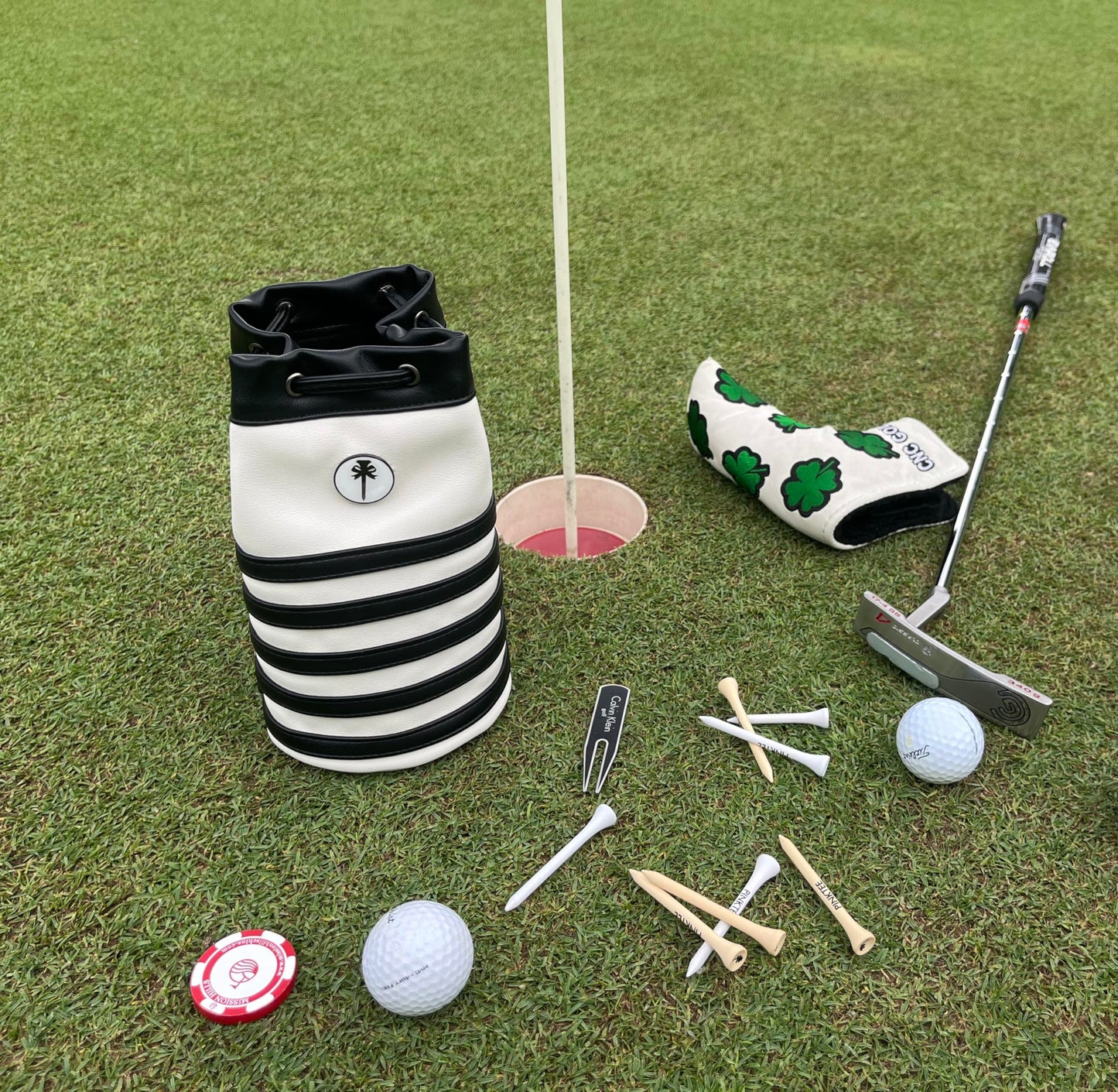 CROWNBLANKS PINKTEE Golf Valuables Pouch with Drawstrings Premium Leather Golf Ball Bag Golf Tee Pouch with Removable Marker, Golf Accessories Storage for Men Women(Black)